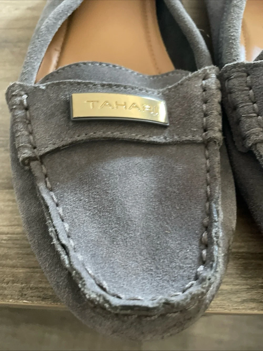 Tahari Marilu Gray suede leather slip on Loafers. Golden logo women’s 8.5 GRYCW